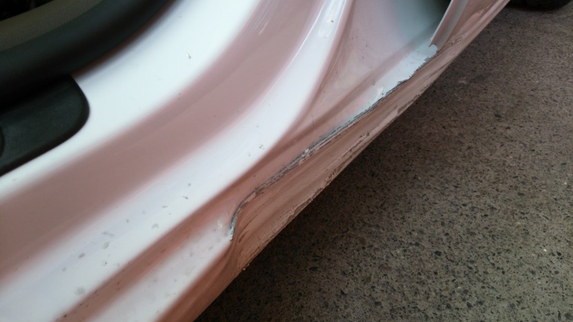 アウディA5板金塗装、ロッカーパネル損傷Y状態