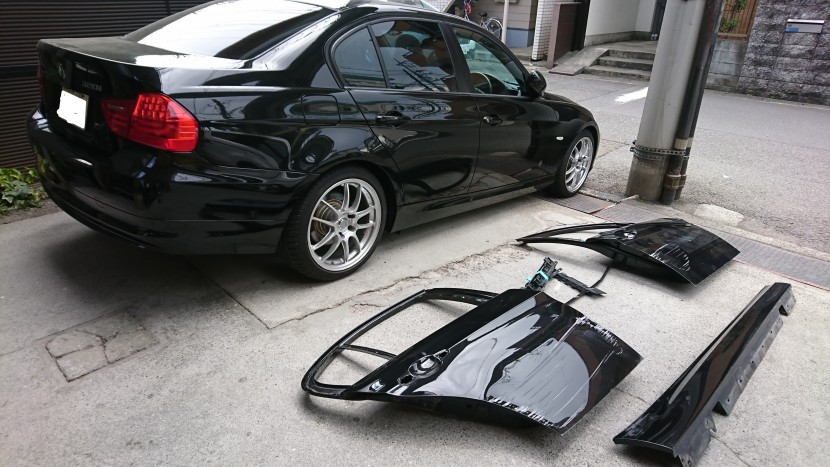 BMWの右側面の凹みとキズを保険修理！事故車にしない職人の技と頭脳で見事復活！！