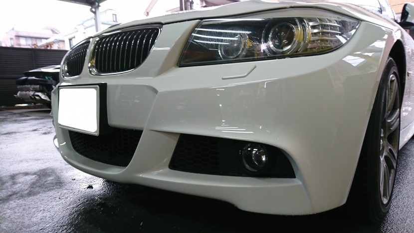 BMWの3シリーズ　フロントバンパーのキズと塗装剥がれ修理完成