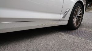 BMWサイドステップ格安修理！傷のみ修理で安く抑える技術と提案。